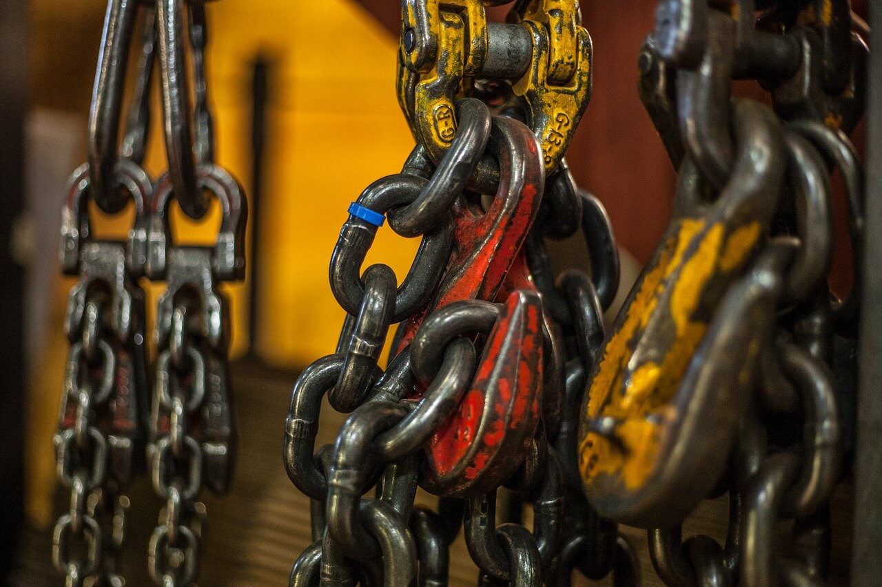 chains and hooks of chain hoists
